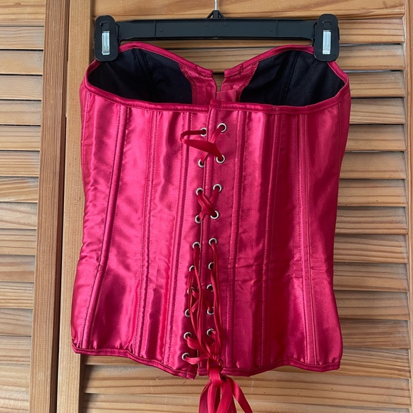 Elegant Red Corset Top - Picture 5 of 7